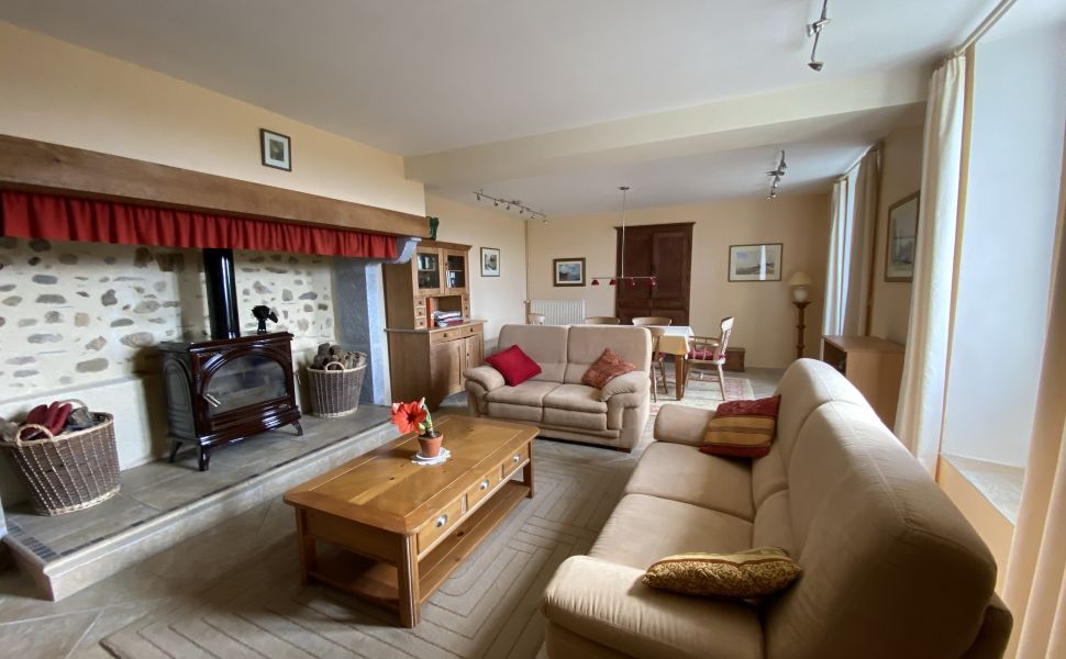 Beautiful renovated Bearnaise Farmhouse with Exceptional Views of the Pyrenees Mountains